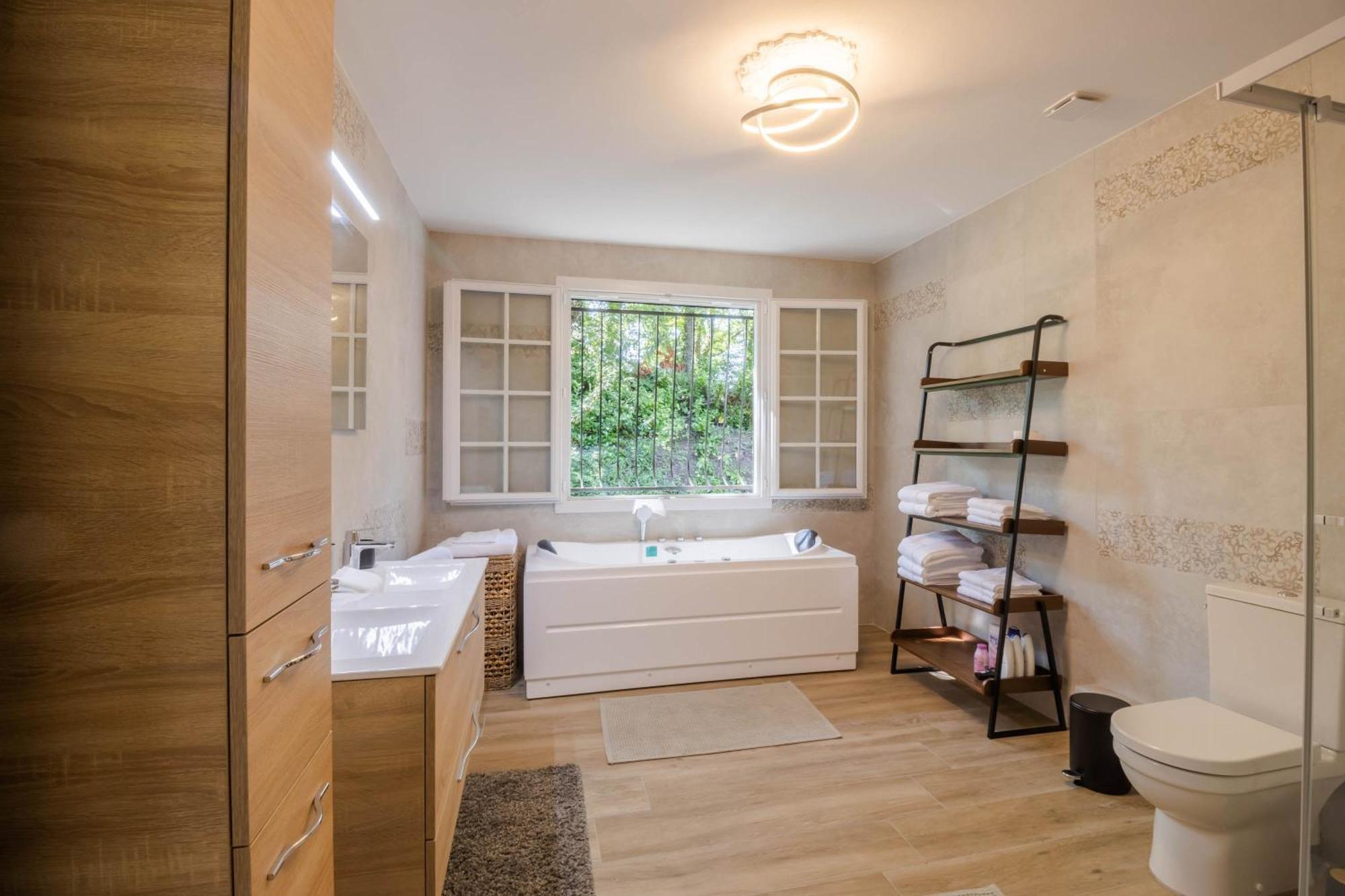 Ferienhaus La Cyrano - Maison Avec Piscine Privee!